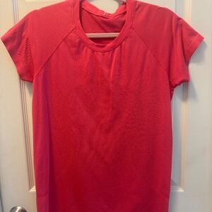 Lululemon Swiftly Tech 2.0  S/S  Hip Length Lip Gloss